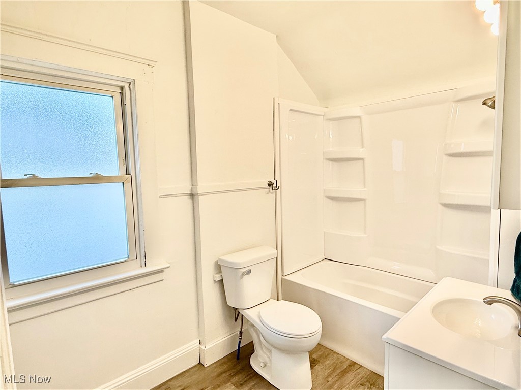 Colonial Homes - Residential