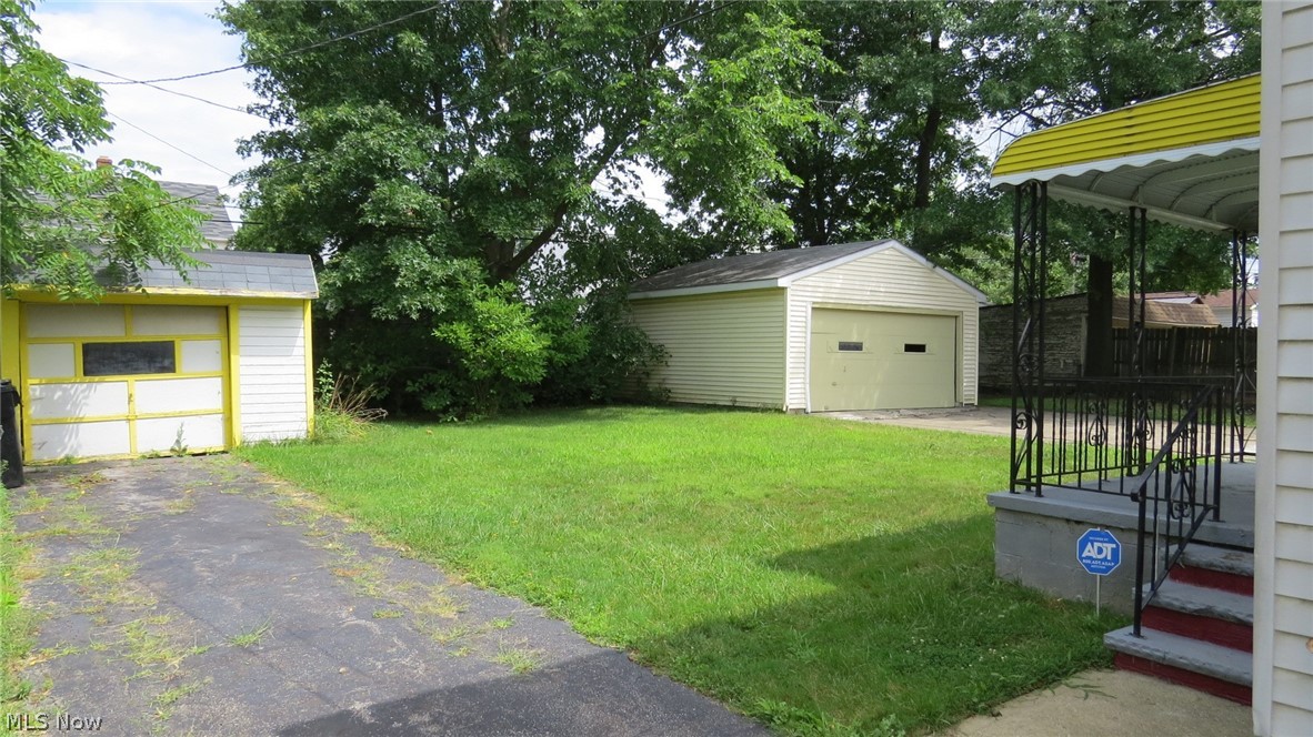 S H Kleinman Realty Cos Shake - Residential