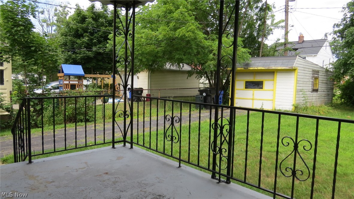 S H Kleinman Realty Cos Shake - Residential