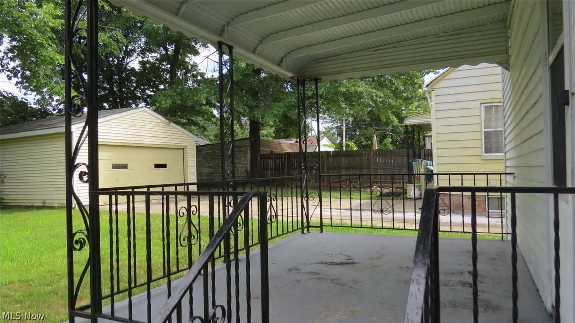 S H Kleinman Realty Cos Shake - Residential