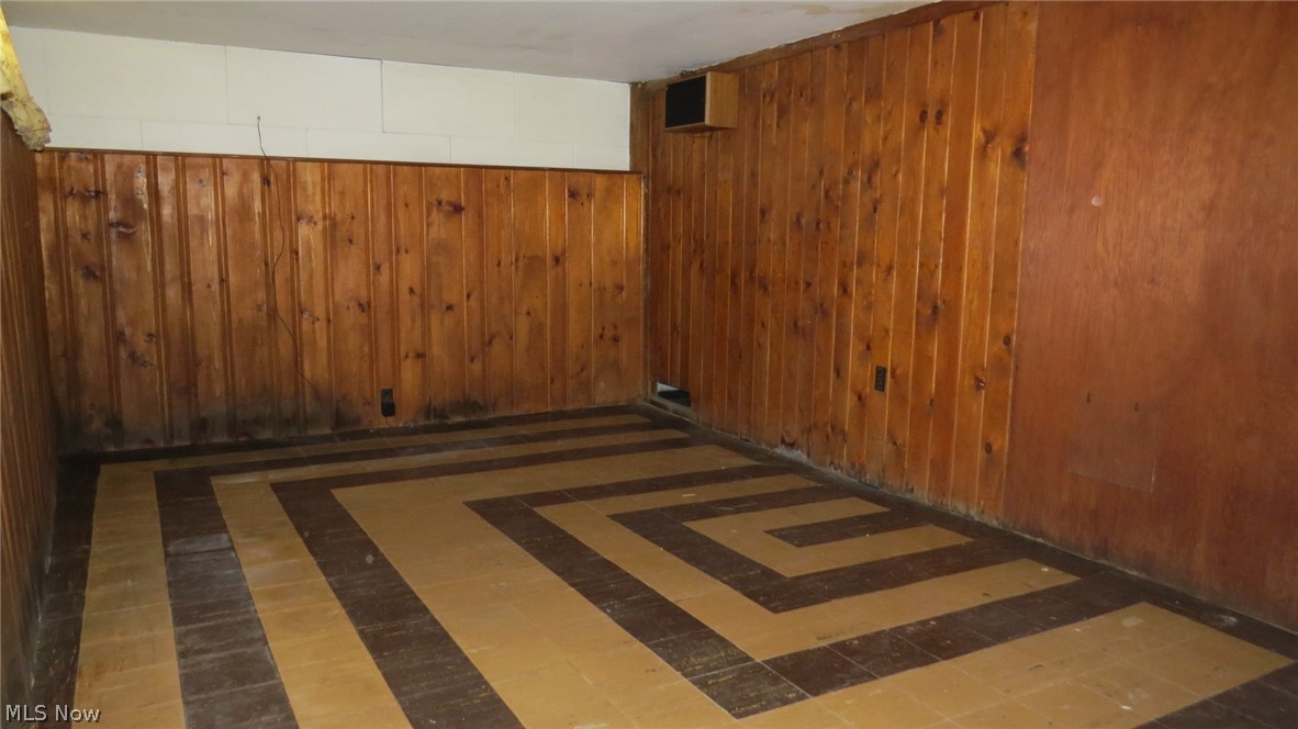 S H Kleinman Realty Cos Shake - Residential