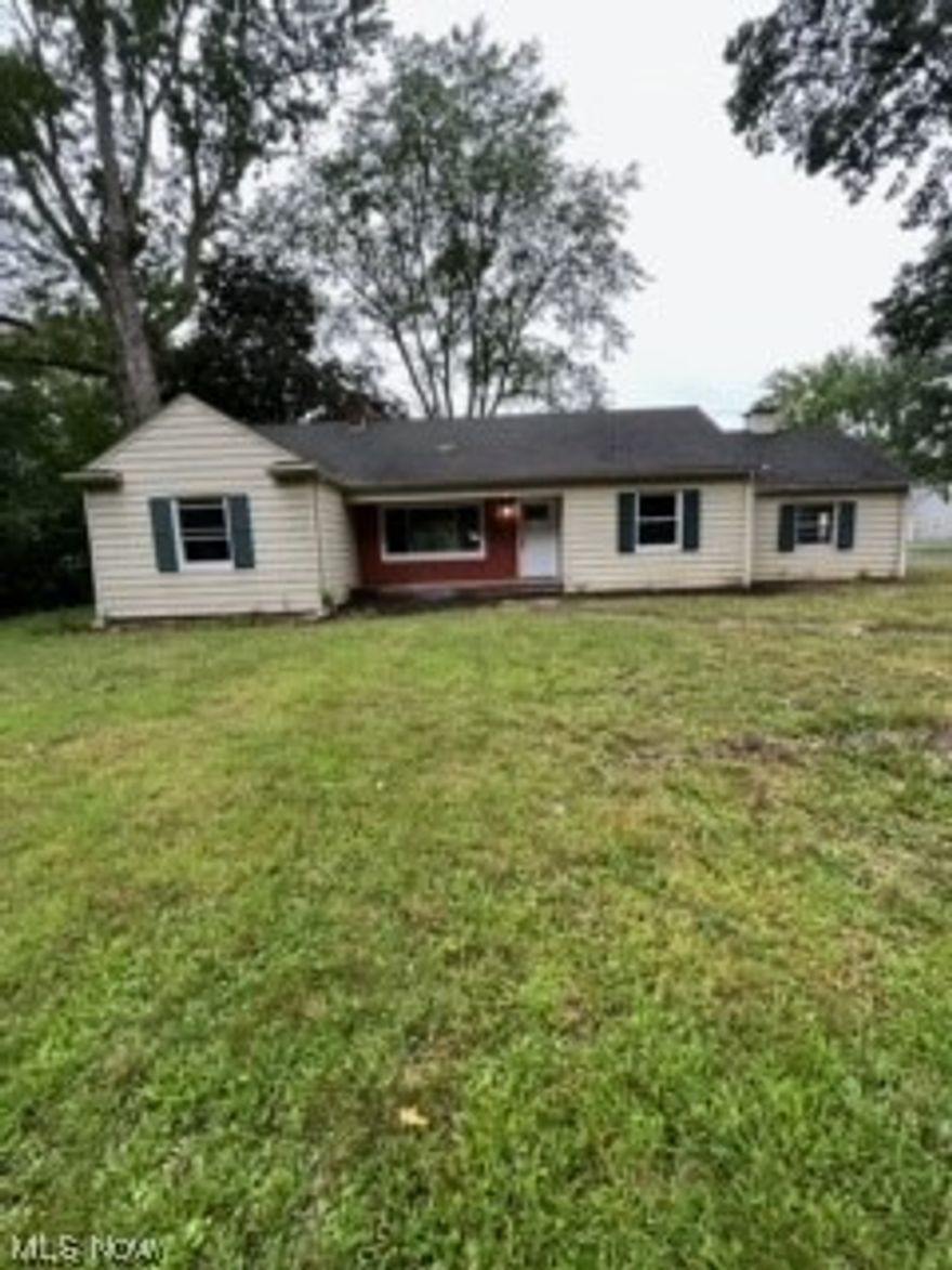 Fresh, remodeled, new paint interior and new flooring, new kitchen with marble counter tops, corner lot, must see!