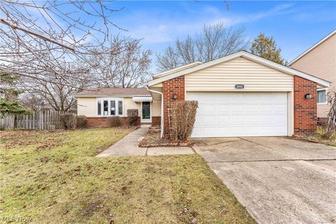 Single Family Residence in Parma OH 8000 Newcomb Drive.jpg