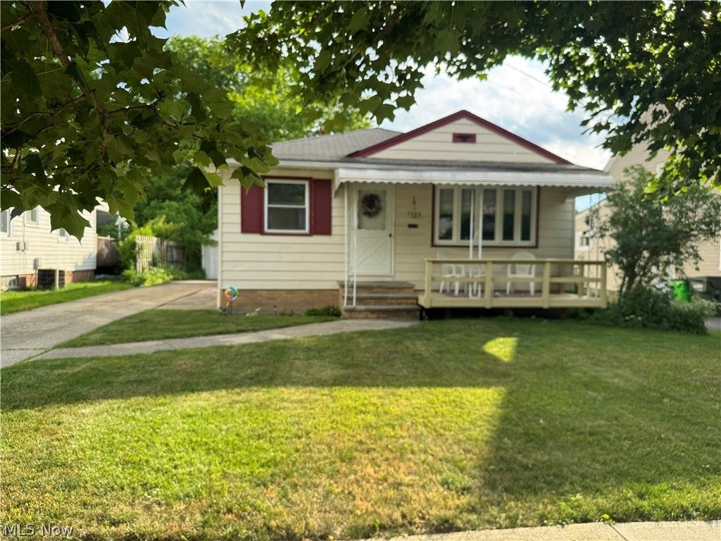 Photo of 1322 Caryl Drive, Bedford, OH 44146 (MLS # 5197197)