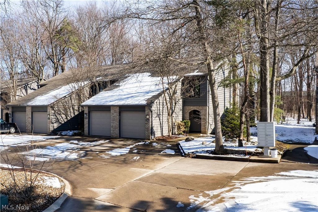 Photo of 1943 Savannah Pkwy, Westlake, OH 44145 (MLS # 5189685)