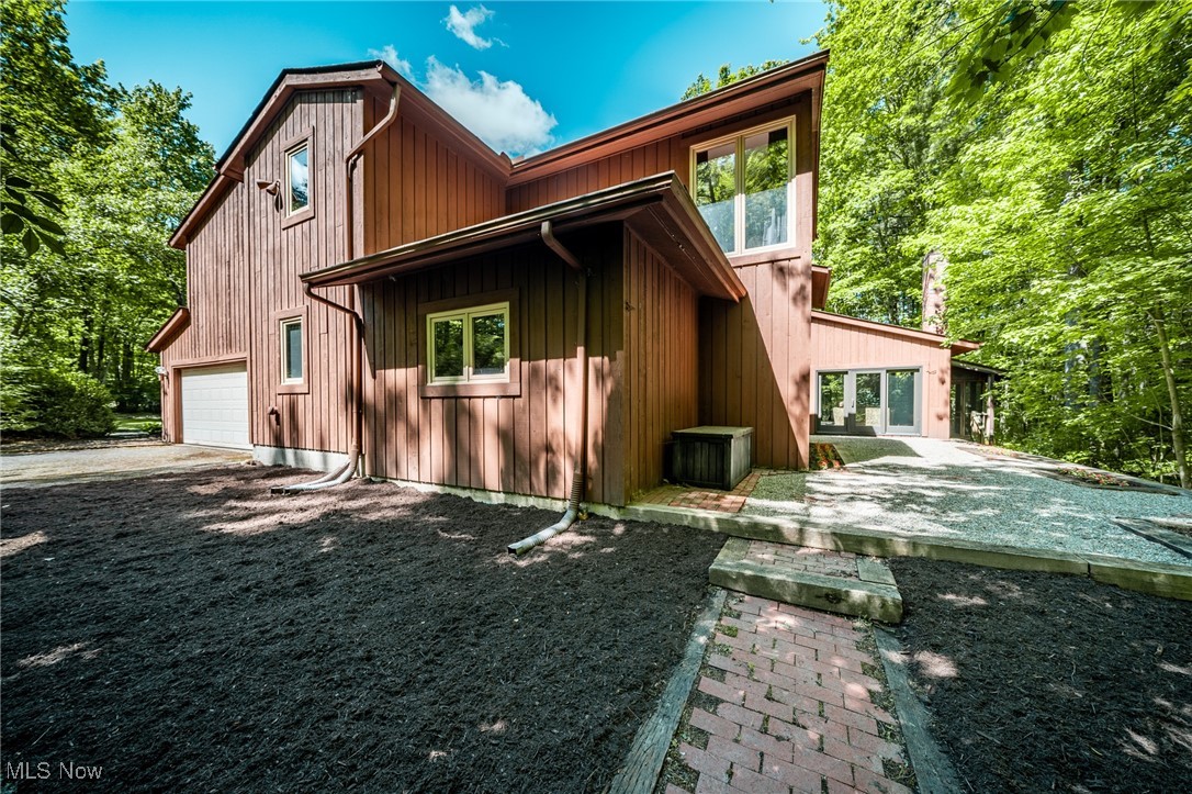 10576 Hemlock Ridge Drive, Chardon, Ohio image 33
