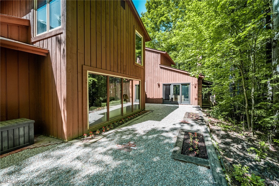 10576 Hemlock Ridge Drive, Chardon, Ohio image 34