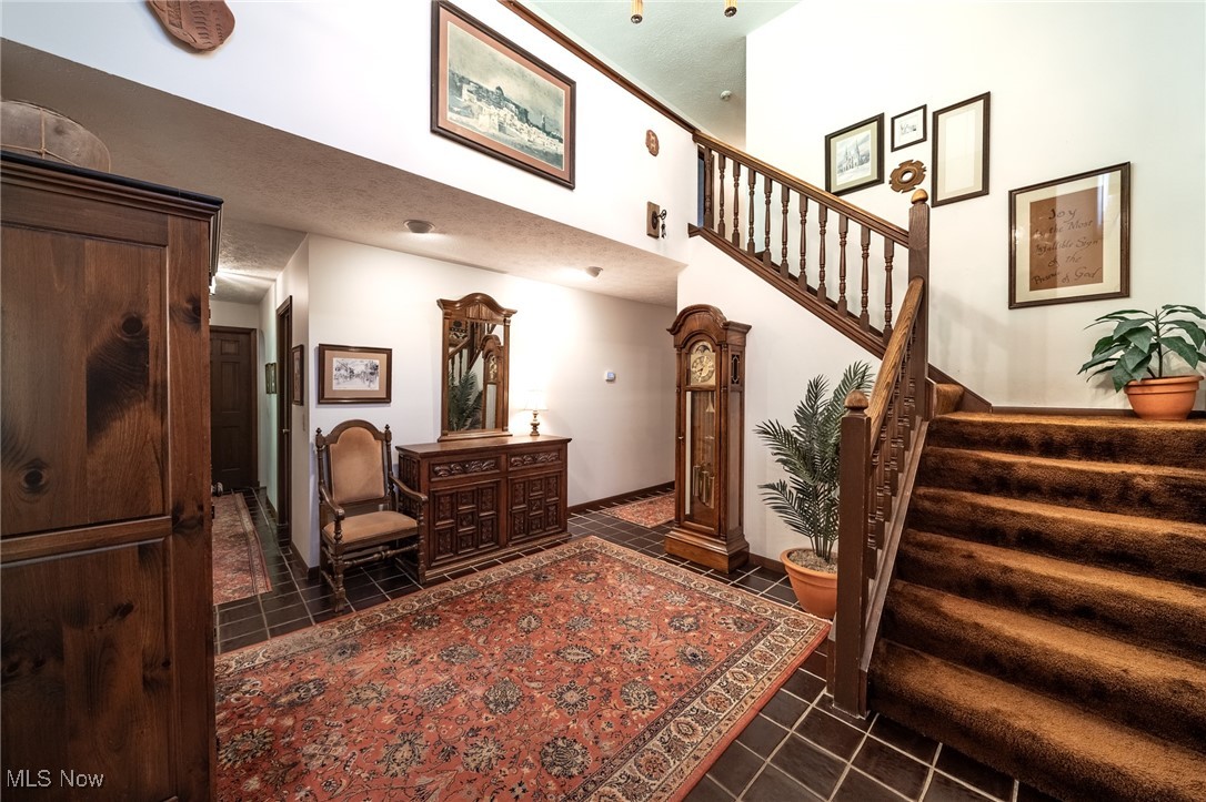 10576 Hemlock Ridge Drive, Chardon, Ohio image 2