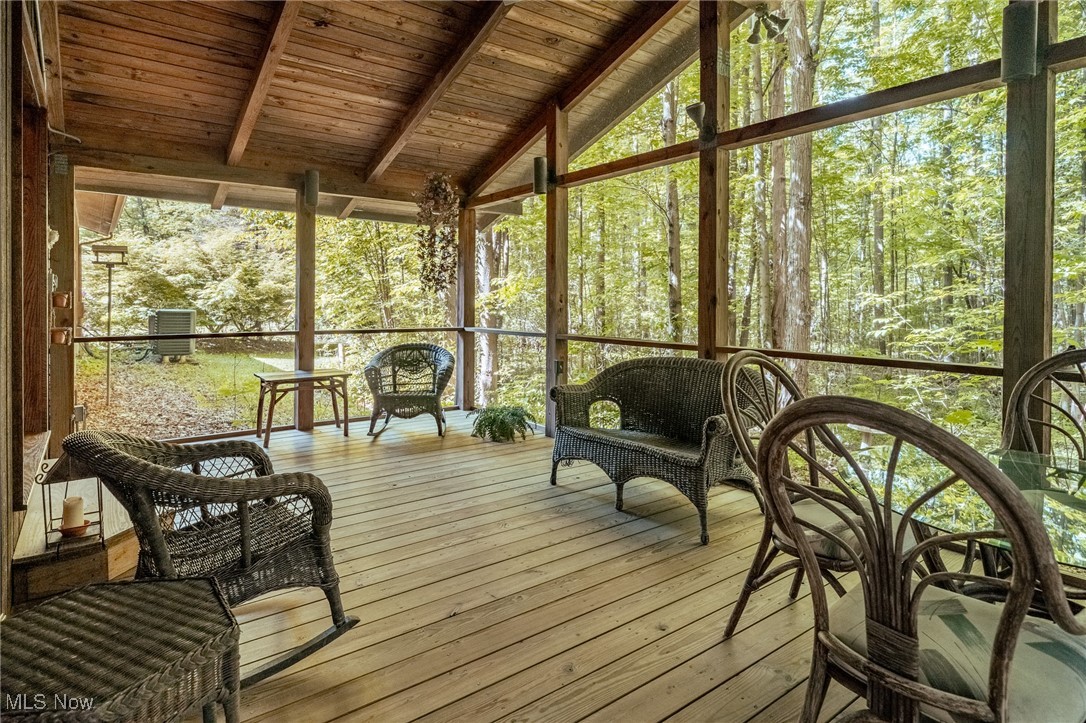 10576 Hemlock Ridge Drive, Chardon, Ohio image 17