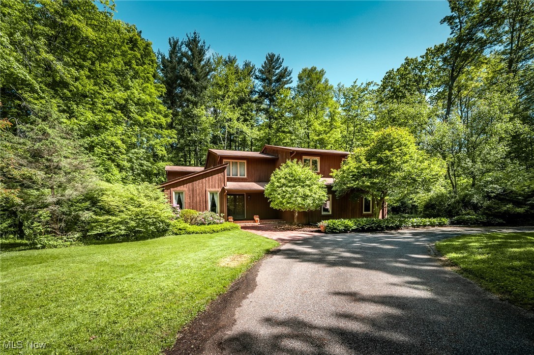 10576 Hemlock Ridge Drive, Chardon, Ohio image 35