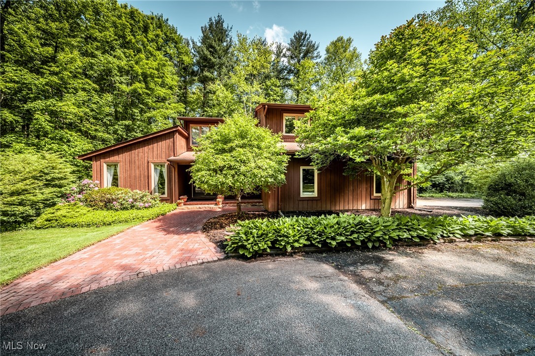 10576 Hemlock Ridge Drive, Chardon, Ohio image 7