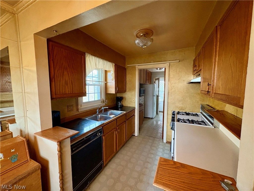 Photo of 15711 Leigh Ellen Avenue, Cleveland, OH 44135 (MLS # 5191418)