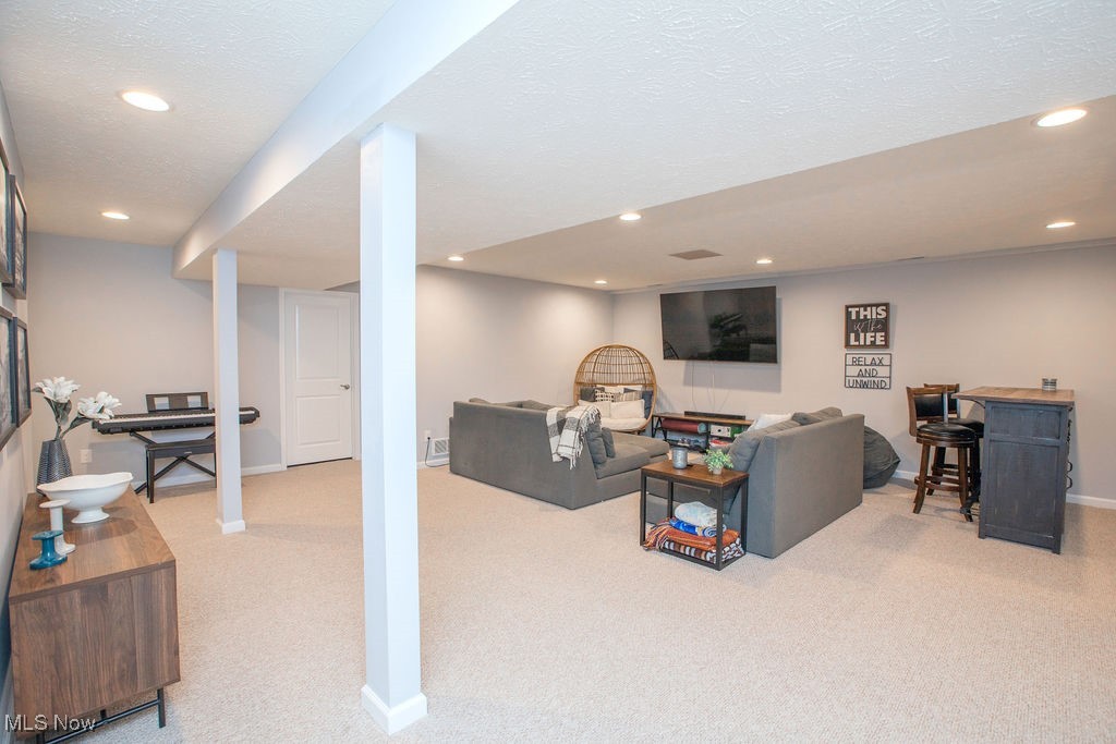 6527 Wisteria Lane, Medina, Ohio image 25