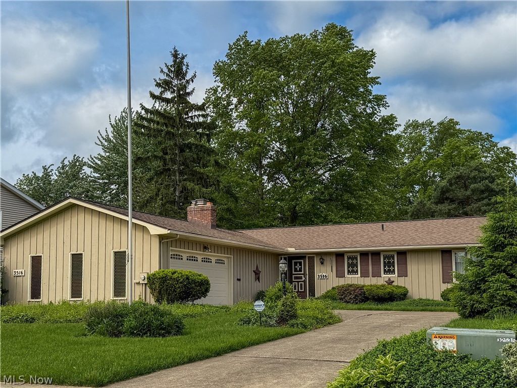 Photo of 3516 Meadowbrook Drive, Lorain, OH 44053 (MLS # 5212392)