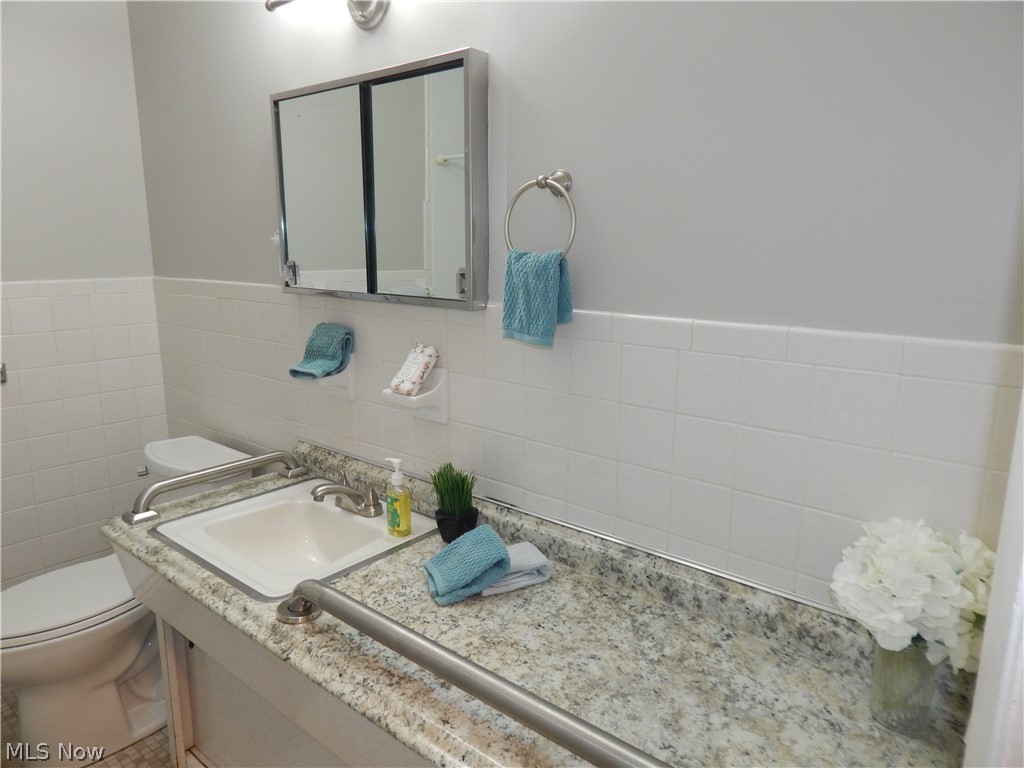 Country Club Condo - Residential