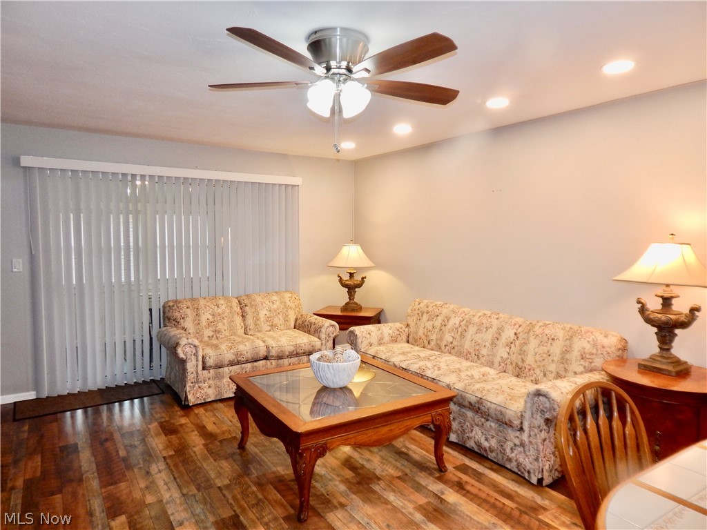 Country Club Condo - Residential