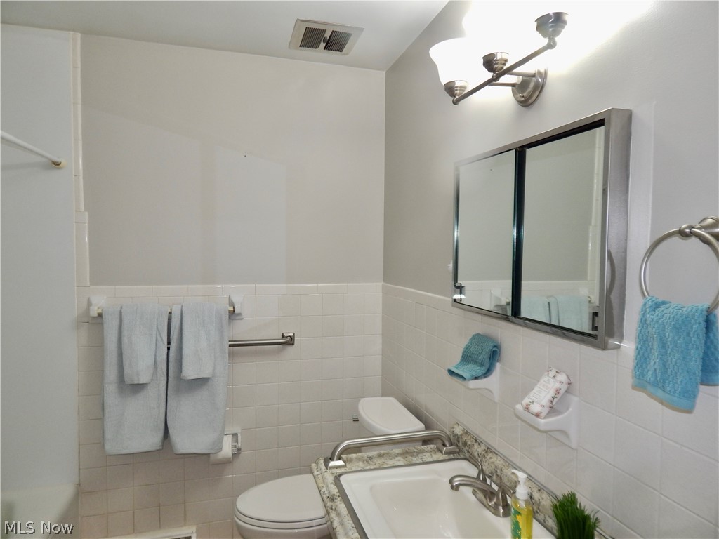 Country Club Condo - Residential