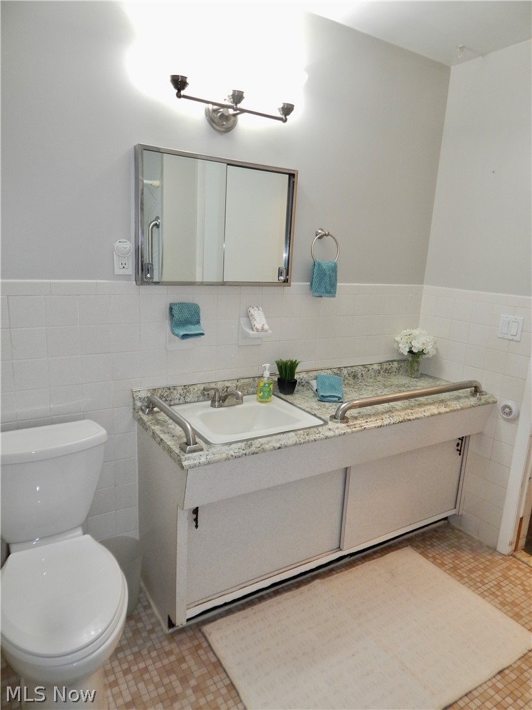 Country Club Condo - Residential