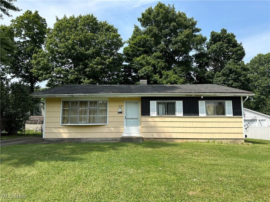 Ranch home with 3 bedrooms, 1 full bathrooms. Living room with lots of natural light. Property/Homeis being Sold "As Is". No guarantees. No warranties. Must be pre-approved or show proof of funds.