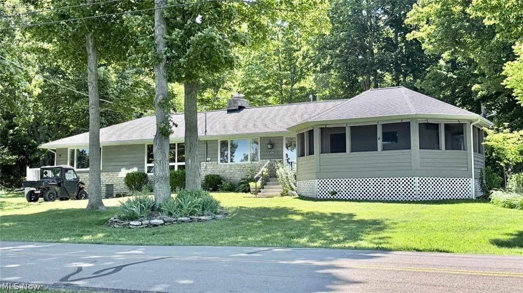 Photo of 1036 W Lakeshore Drive, Kelleys Island, OH 43438 (MLS # 5220771)