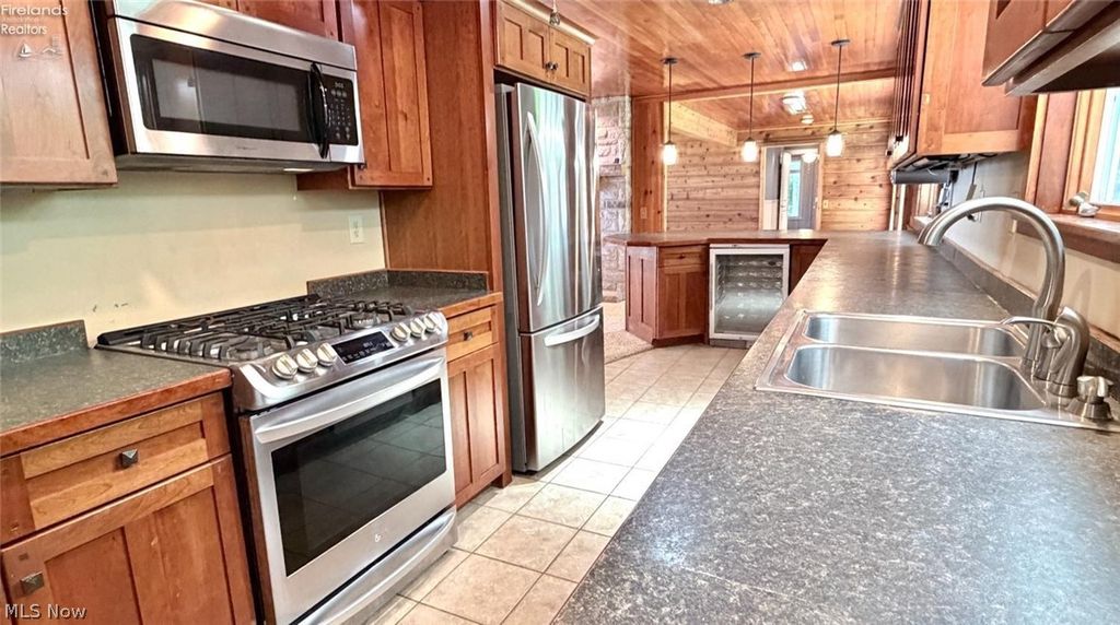 Photo of 1036 W Lakeshore Drive, Kelleys Island, OH 43438 (MLS # 5220771)