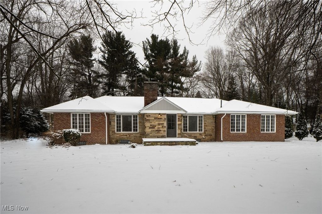 Photo of 47 Beechwood Drive, Northfield, OH 44067 (MLS # 5176280)