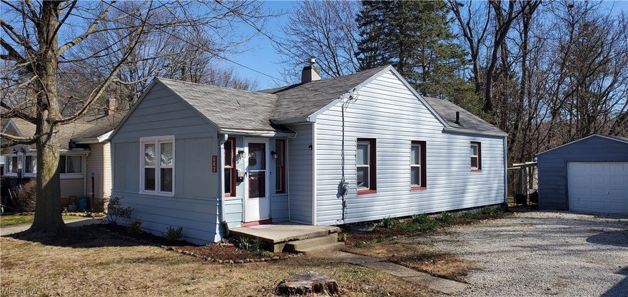 Great location! This two bedroom home offers a little country with all the benefits of city living. Adjacent to the Metro Park, and the Alder Pond Trail Loop, enjoy being steps away from walking paths, and natural wooded beauty. The eat in kitchen and bath have updates. The one car garage has a newer roof and garage door. The sun room makes a great, home, work space. This home has tons of potential, and would be a perfect fit for a starter, retirement, or an investment.