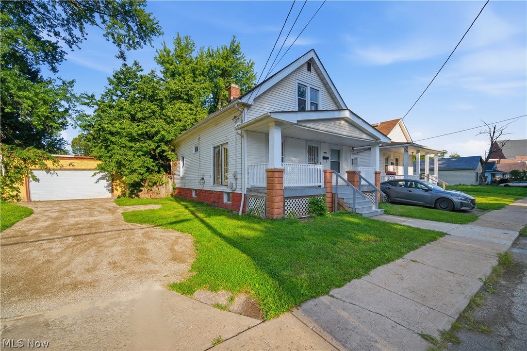 4088-4090 E 80th Street