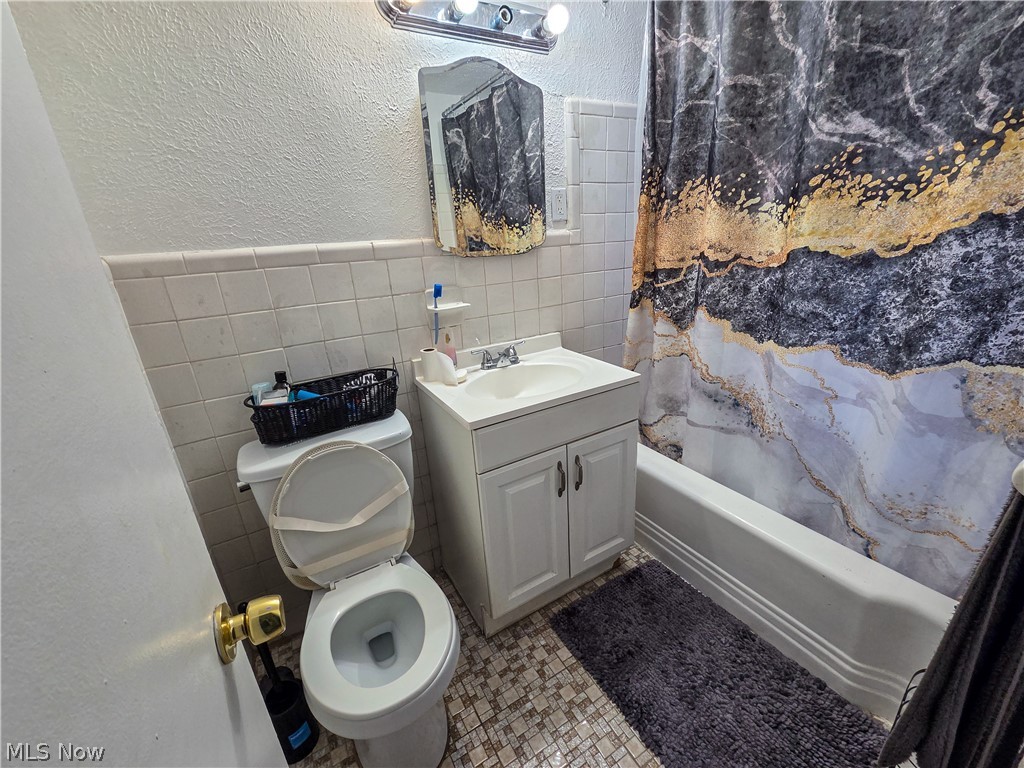 Royal Court Condos - Residential