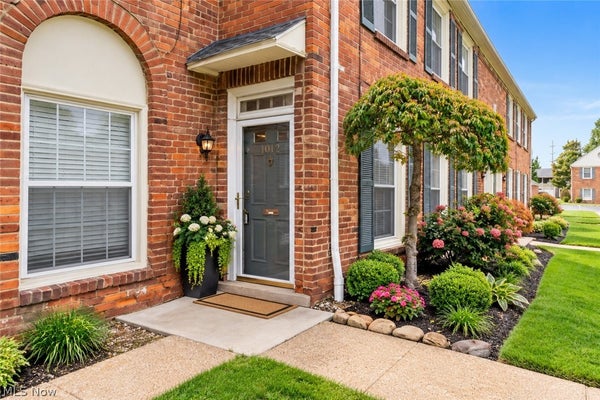 5612 CHELMSFORD DR, CLEVELAND, OH 44124 - Image afccc29f9419dbdbce7d048f2dbfaec7/3209651076