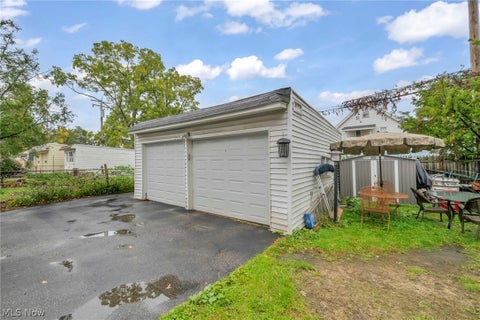 Tiny photo for 2076 Wascana Avenue, Lakewood, OH 44107 (MLS # 5253931)