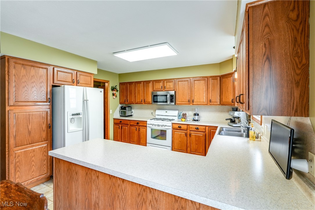 3690 Dornoch Drive, Wooster, Ohio image 16