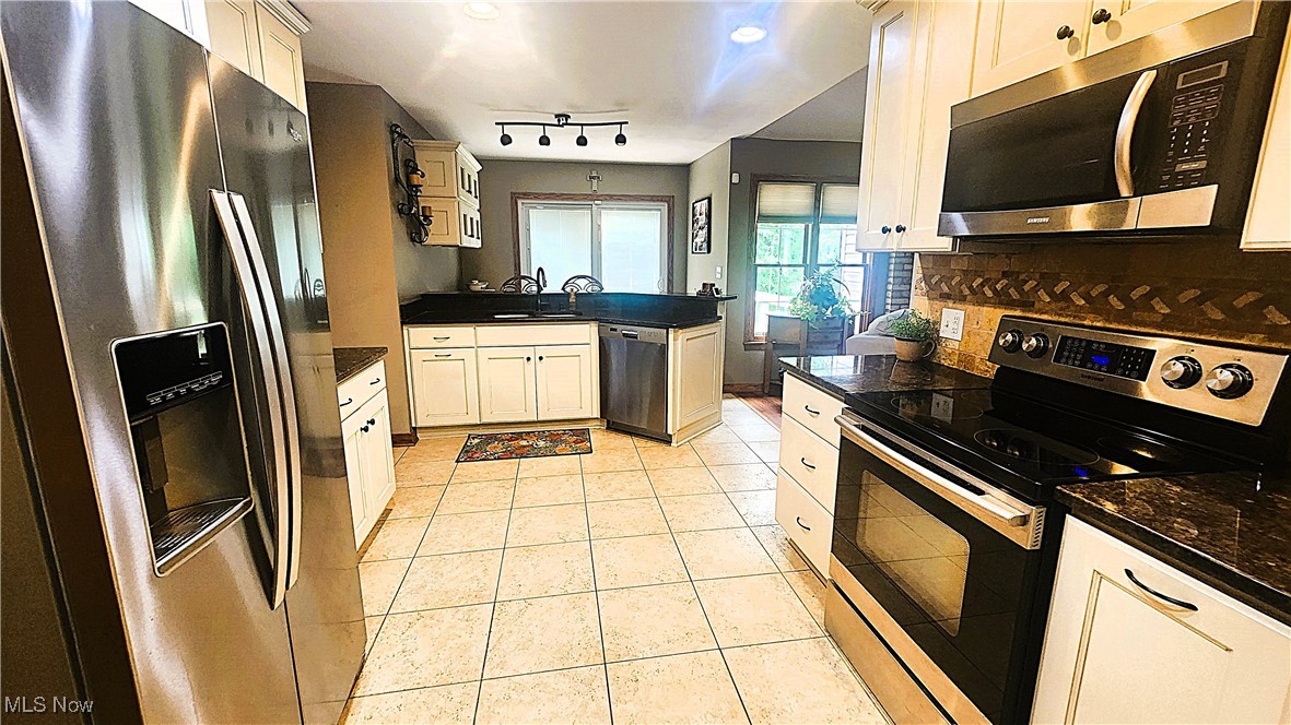 8329 Seasons Road, Streetsboro, Ohio image 4