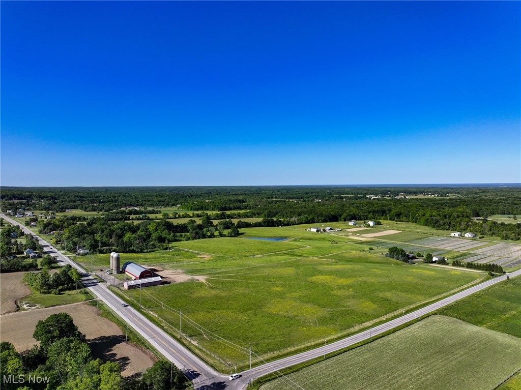 Burton Windsor Road, Middlefield, Ohio image 7