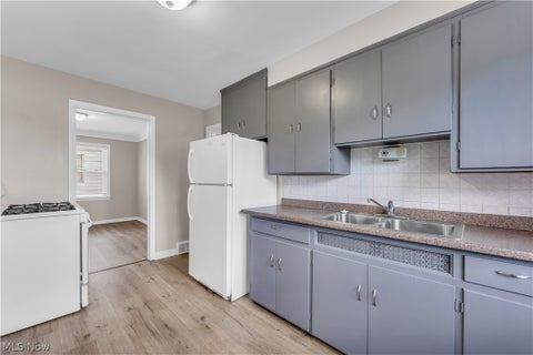 Tiny photo for 10008 Edgepark Drive #2/UP, Garfield Heights, OH 44125 (MLS # 5246505)
