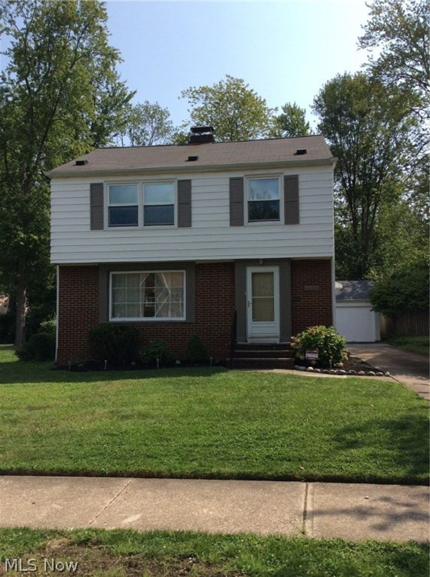 Beautifully updated colonial home on a quiet street. ThIs home features 3 bedrooms with a large master which includes his and her closets. Gleaming original hardwood floors. Two wood burning fireplaces and so much more.  MUST SEE TO APPRECIATE!!! VIOLATION FREE!!!! MOVE IN READY!!!!
Stove, Refrigerator, dishwasher, washer and dryer all INCLUDED!!!