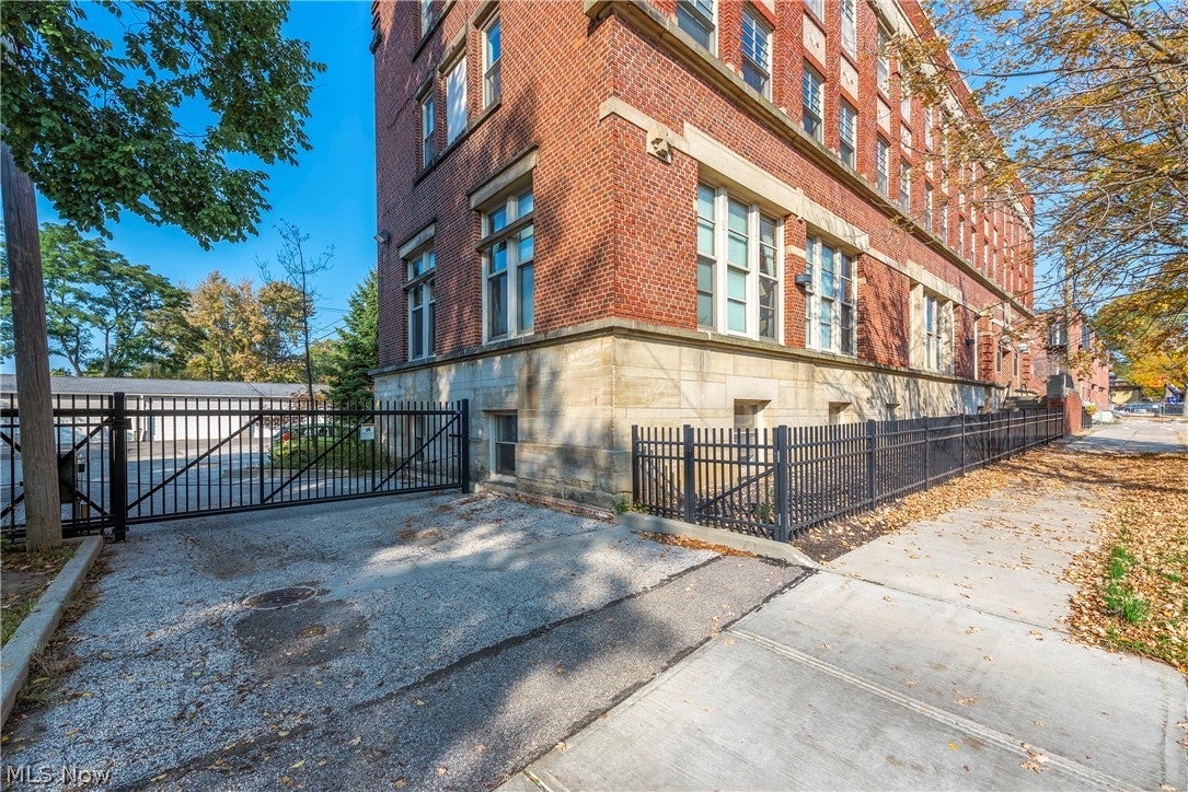 3200 Franklin Boulevard 3A