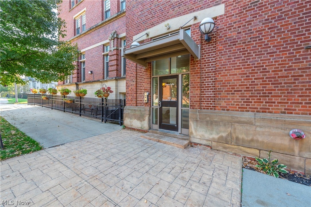 3200 Franklin Boulevard 3A
