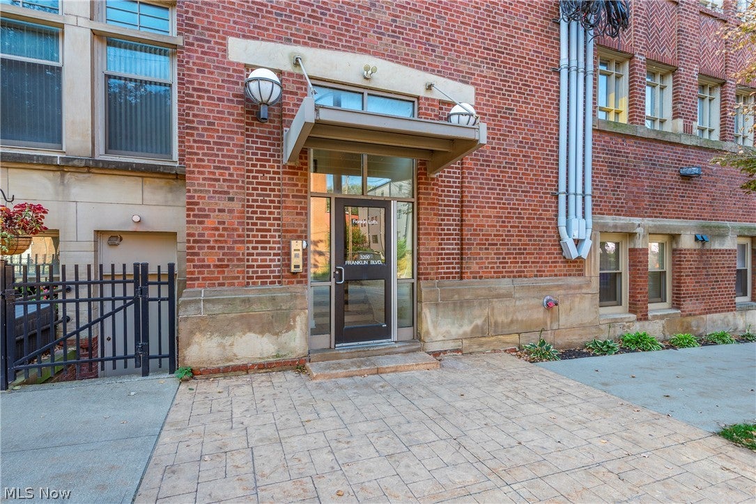 3200 Franklin Boulevard 3A