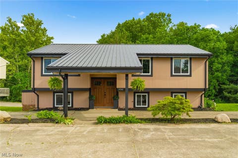 Homes For Sale - 1730 Ledgewood Boulevard<br/> Massillon, OH 44646