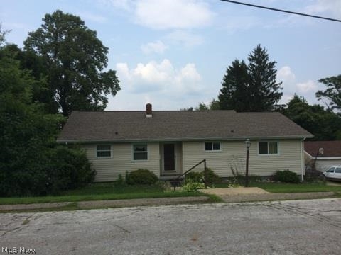WELL CONSTRUCTED 3 BEDROOM HOME WITH PLASTER WALLS & HARDWOOD FLOORS. NEWER ROOF WITH SEAMLESS GUTTERS AND SOME NEW WINDOWS AND VINYL SIDING. 200 AMP BREAKER BOX. KNOTTY PINE WALLS IN A 13 X 23 FAMILY ROOM.