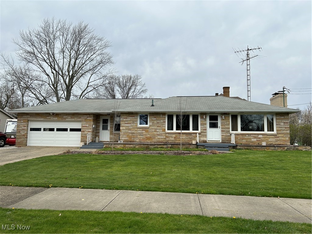 965 Parkside Drive, Alliance, Ohio image 1