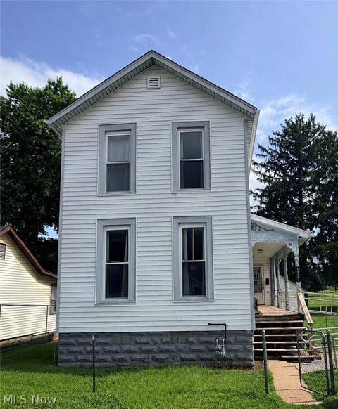 Homes For Sale - 1527 Walnut Street<br/> Zanesville, OH 43701