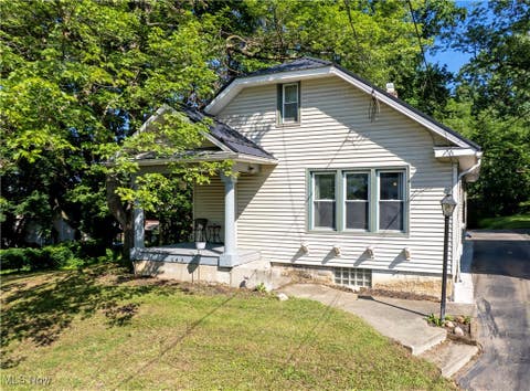 Photo for 645 Saybolt Avenue
