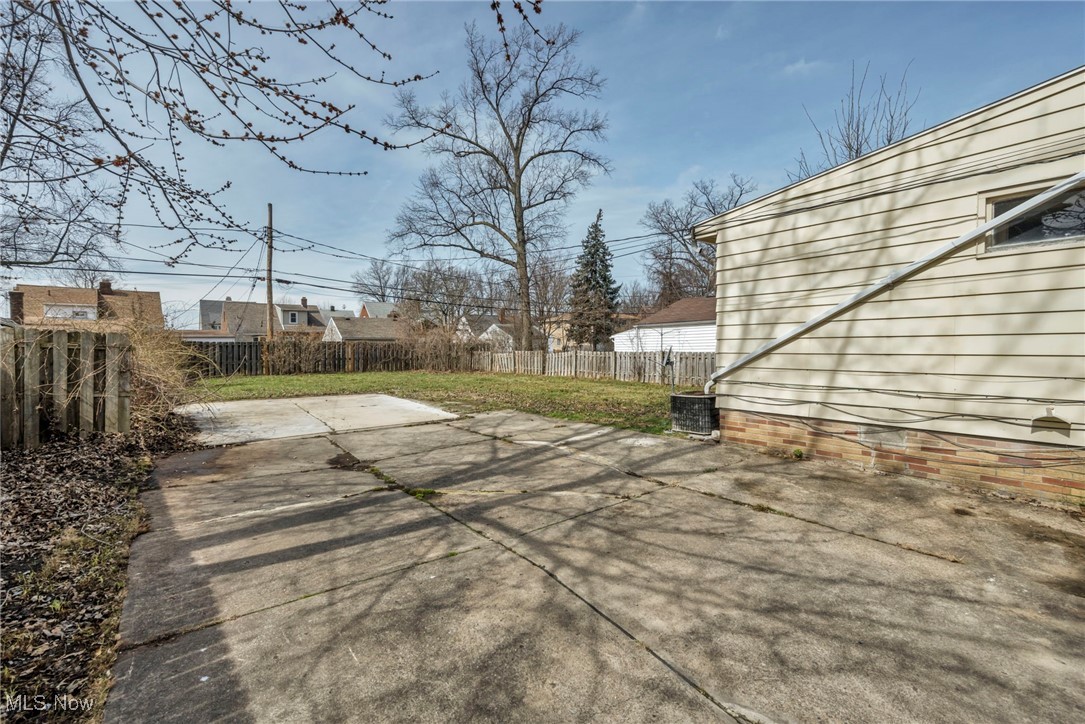 784 E 236th Street, Euclid, Ohio image 32