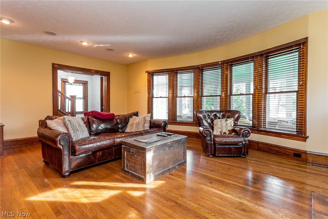 Village/Lagrange - Residential