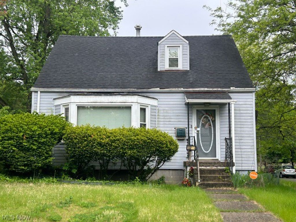 Photo of 122 Alfaretta Avenue, Akron, OH 44310 (MLS # 5215316)