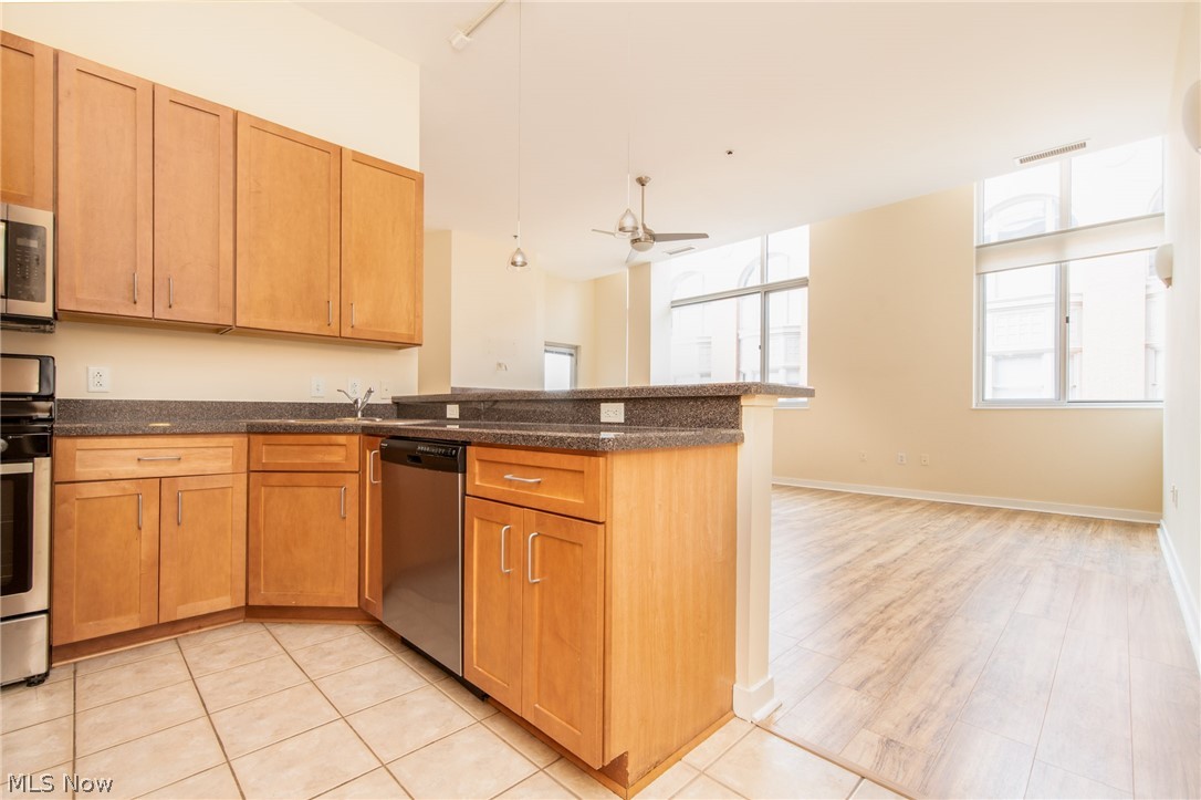 Carroll Ave Condo - Residential Lease