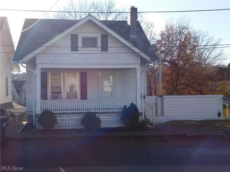 Great opportunity to add to your investment portfolio. Triplex with one unit already remodeled. 2 units are currently rented and the remodeled one is empty.