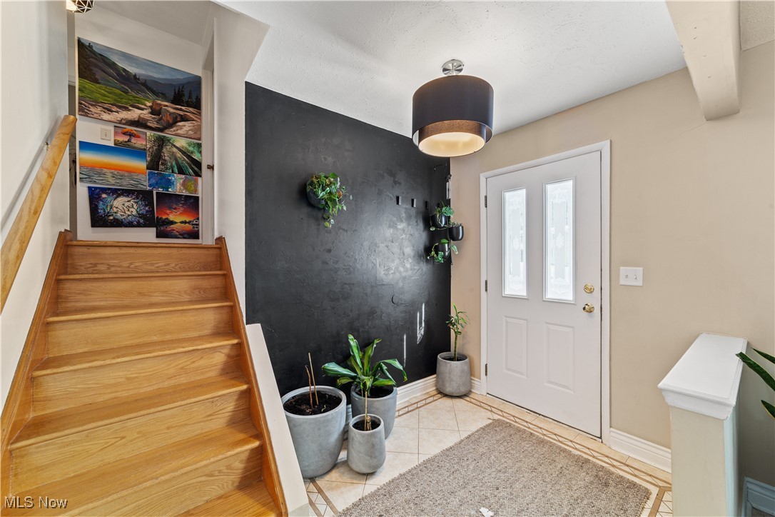 8096 Twin Oaks Drive, Broadview Heights, Ohio image 3